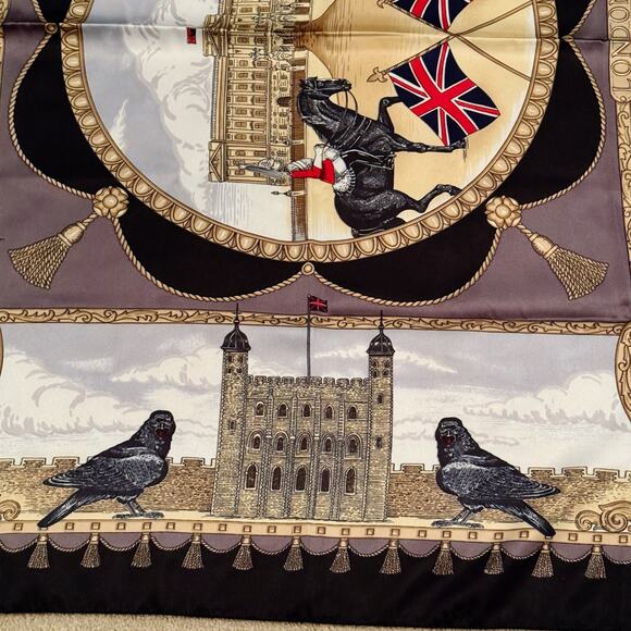 Vintage Art of the Scarf 34x34 Square Scarf from Tie Rack Ltd London Royals - Picture 9 of 15